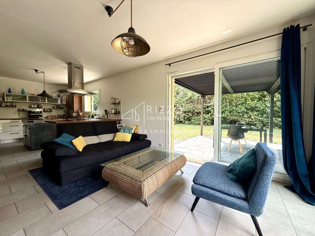 Magnifique maison individuelle de 185,84 m2 sur un terrain plat de 853 m2 à Valleiry - photo 7