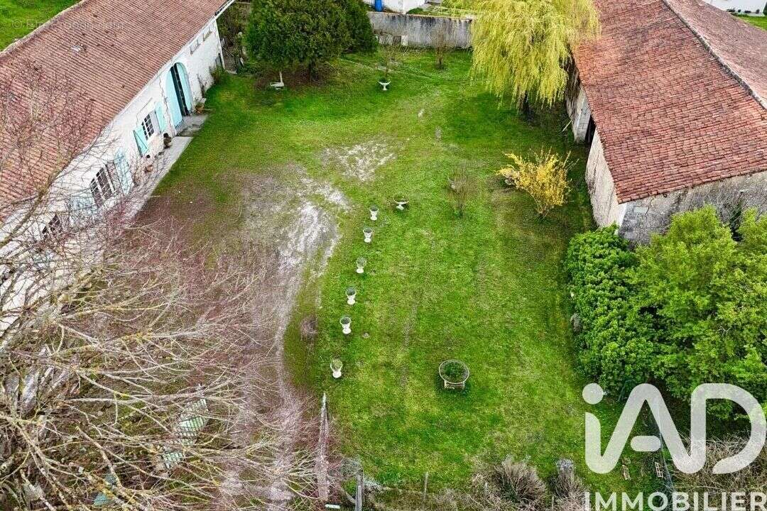 Maison 132 m² à Brie-Sous-Barbezieux  - photo 3