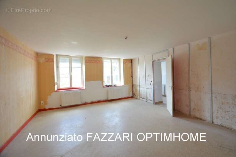  À VENDRE EN EXCLUSIVITÉ, proche Belgique et Luxembourg, un Immeuble de trois appartements situés à STENAY (55), 255 M² habitabl - photo 13
