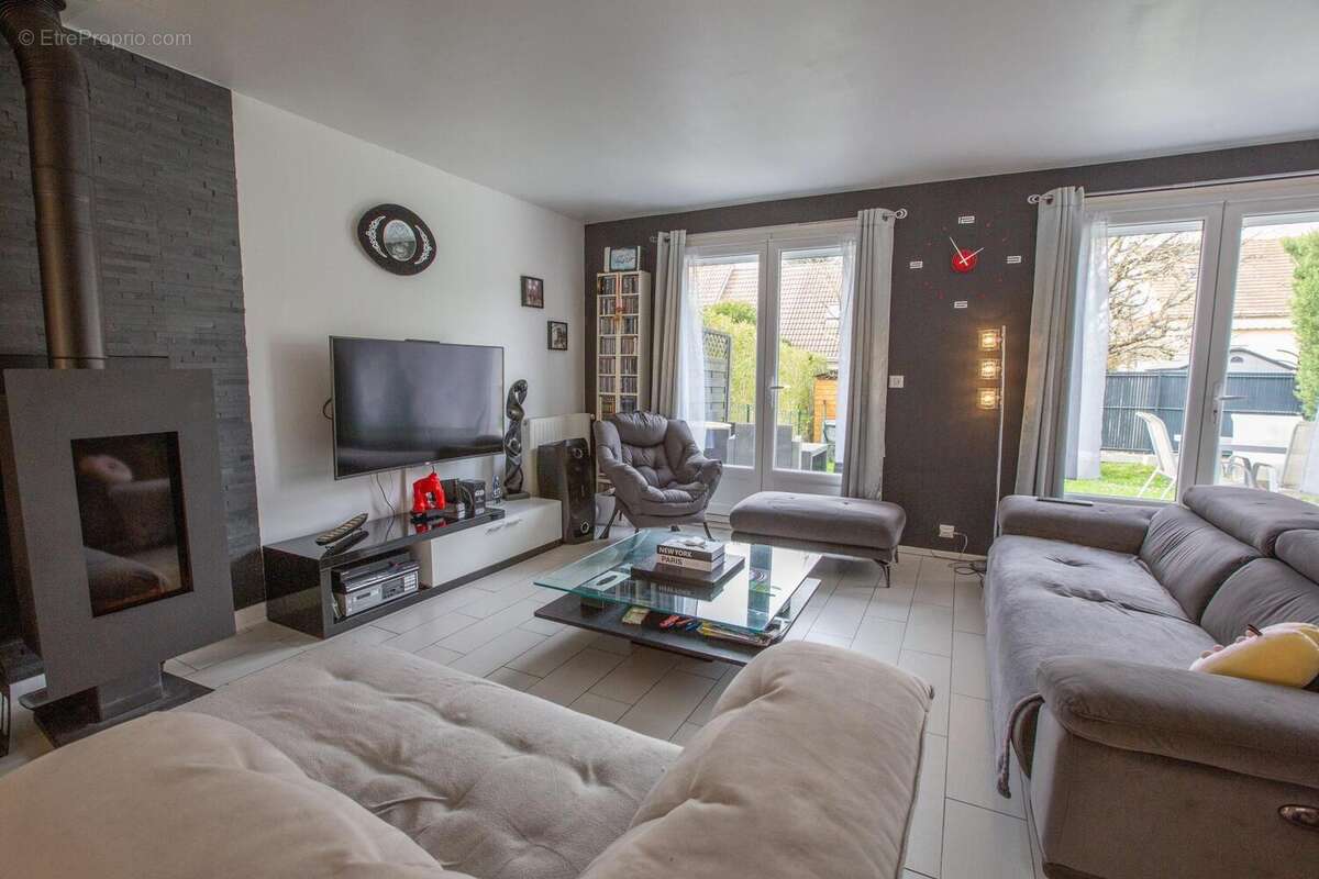 Photo 3 - Maison à LE MESNIL-SAINT-DENIS