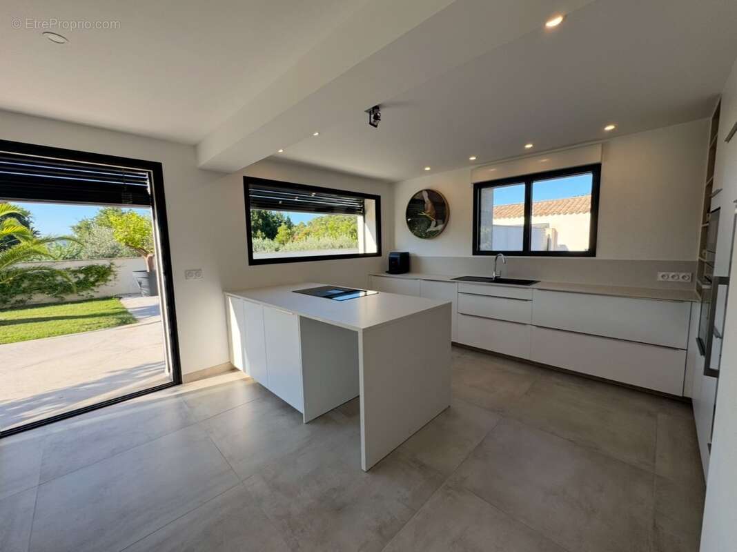 Maison à LAUDUN-L'ARDOISE