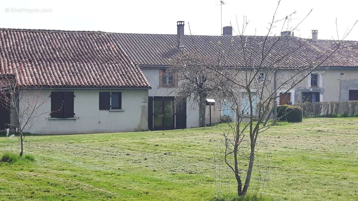 Maison et granges, et maison à rénover, avec environ  3,8 hectares de terrain - photo 5
