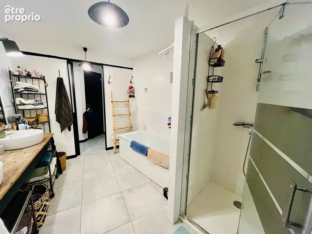 MAISON RENOVEE  de 174m2 avec piscine et garage - photo 15