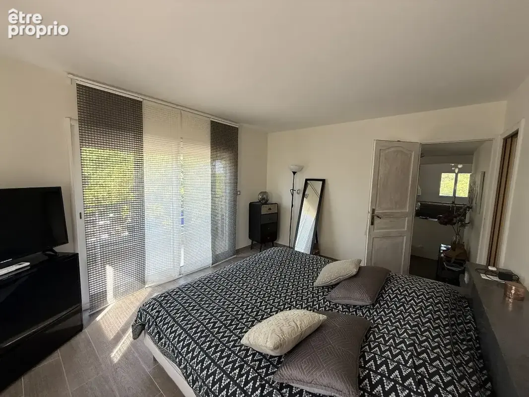 Villa T6 de 144 m² environ exposée sud/ouest avec vue sur la mer, implantée sur un terrain arboré de 720 m² - photo 7