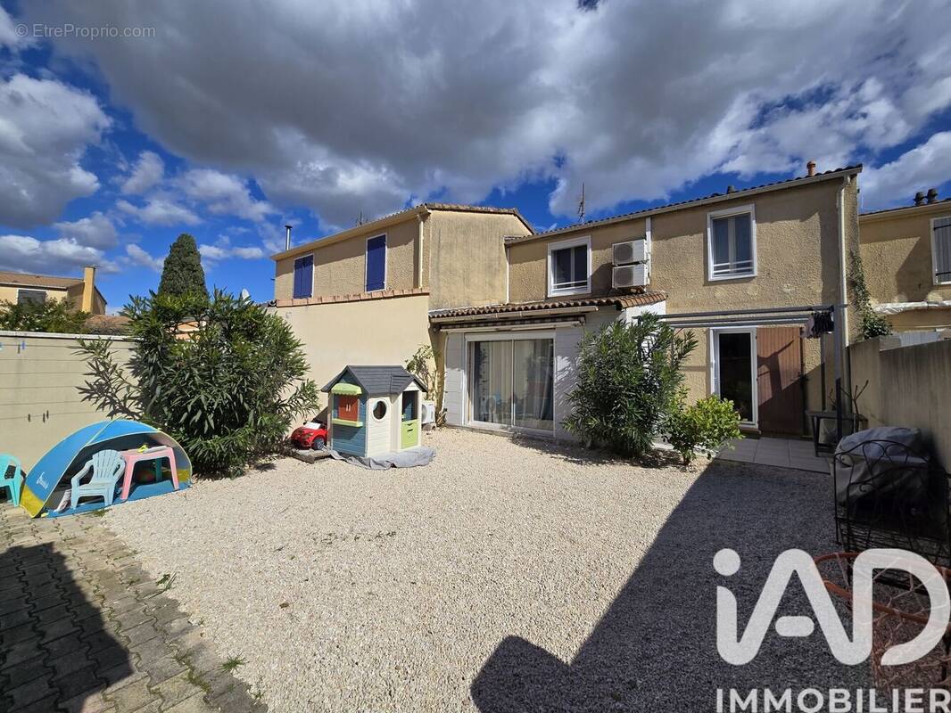 Photo 1 - Maison à LAUDUN-L'ARDOISE