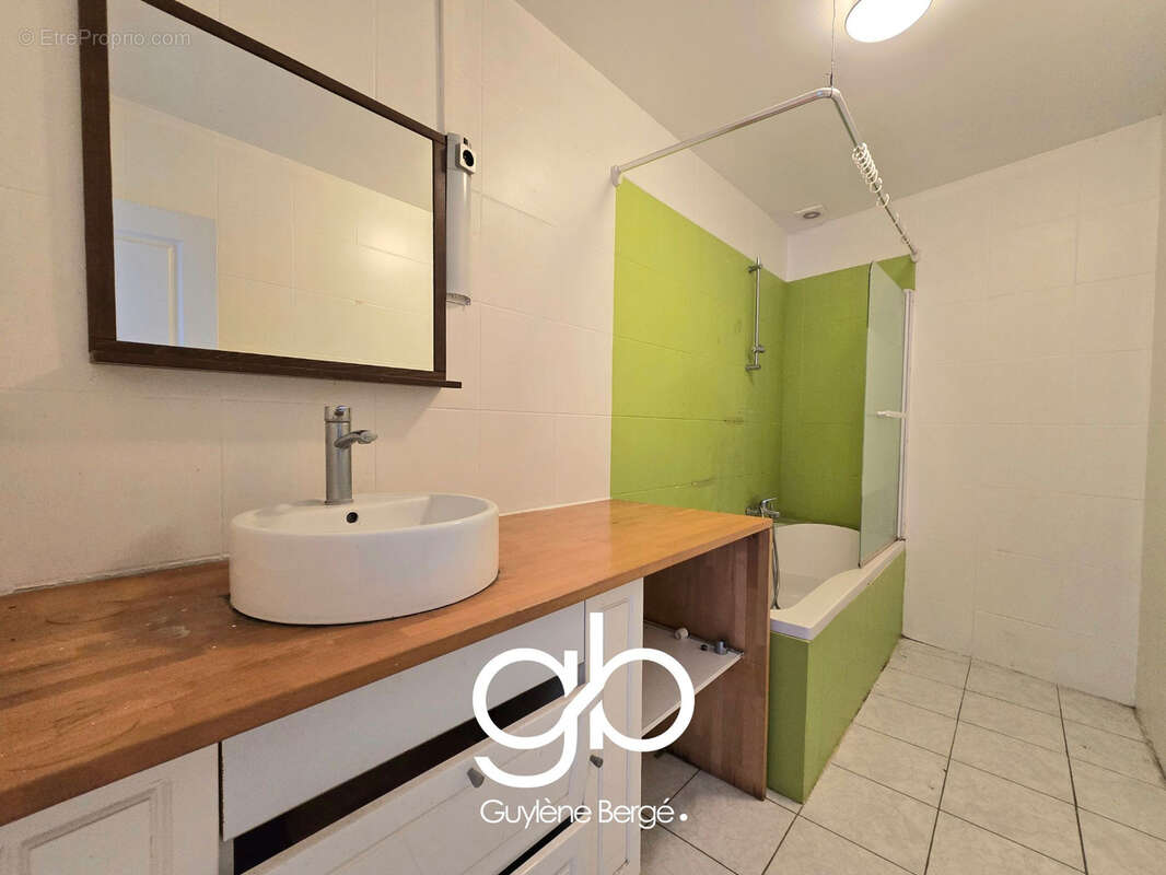 Maison 76 m2 avec grand garage, terrasse plein sud et fort potentiel   Centre de Lunel - photo 8