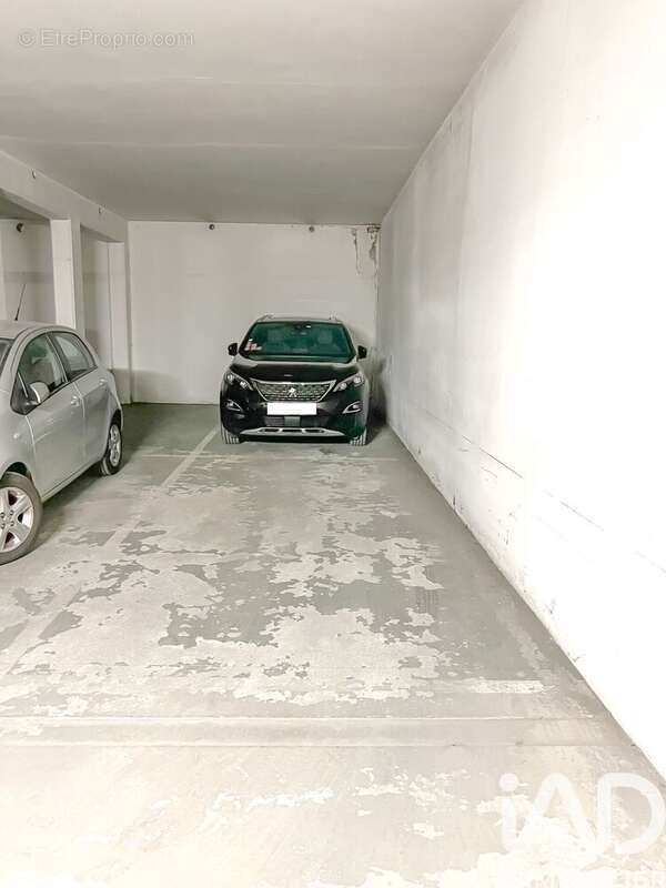Photo 3 - Parking à LEVALLOIS-PERRET