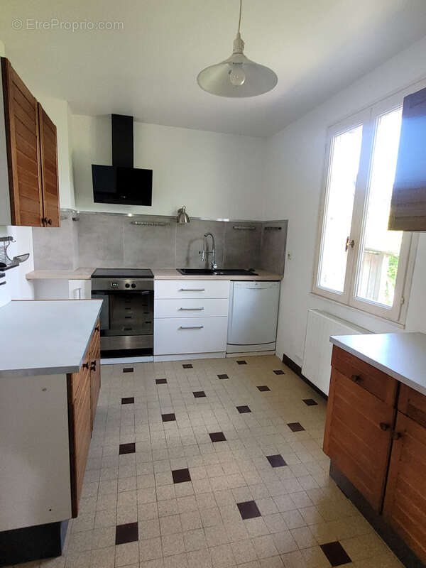 Maison Familiale, sur terrain arboré, idéalement située - photo 4