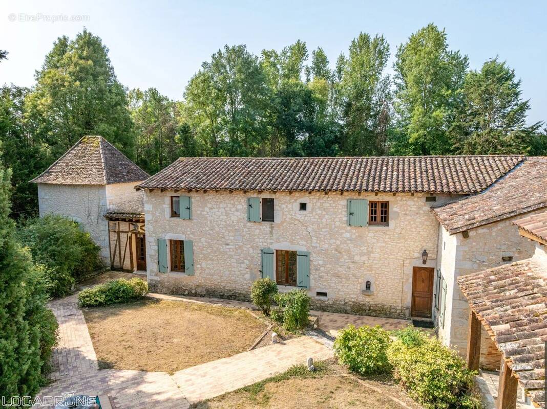 Maison de 6 chambres avec 2ème maison de 4 chambres, 2 piscines et dépendances - photo 13