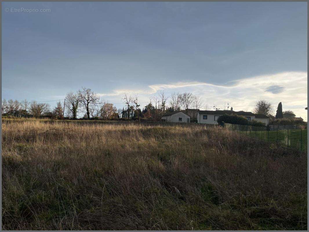 Terrain à LES ISSARDS