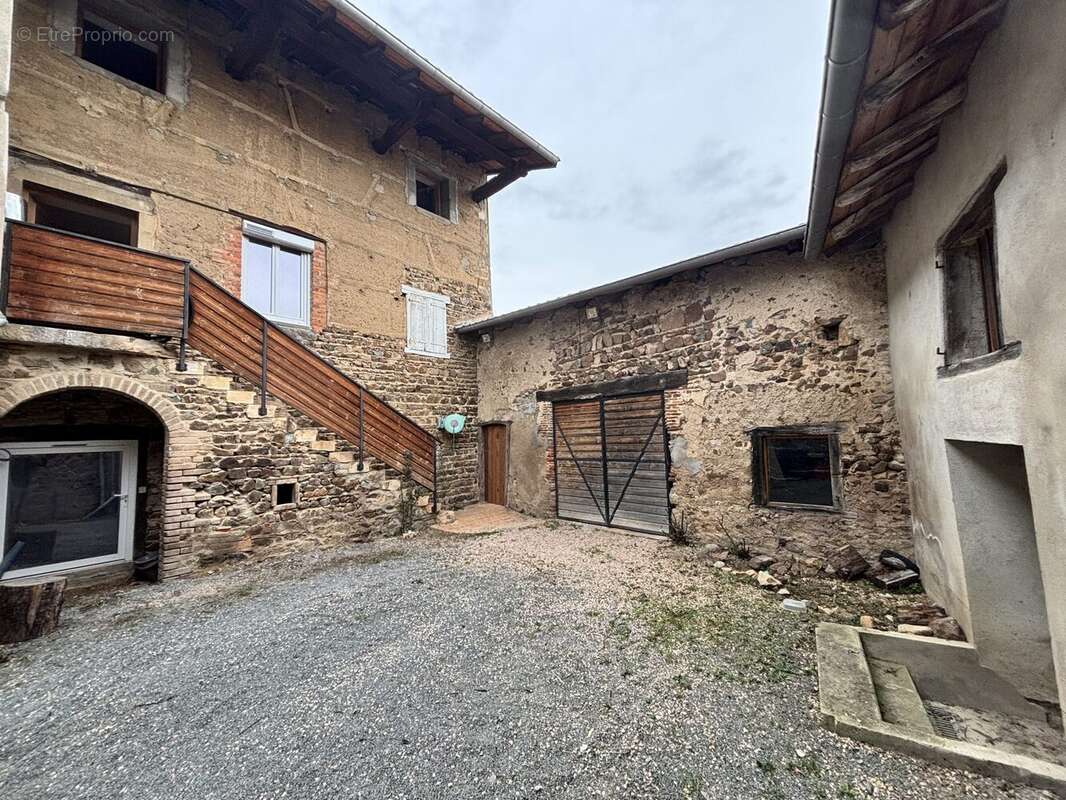 Maison à VILLIE-MORGON