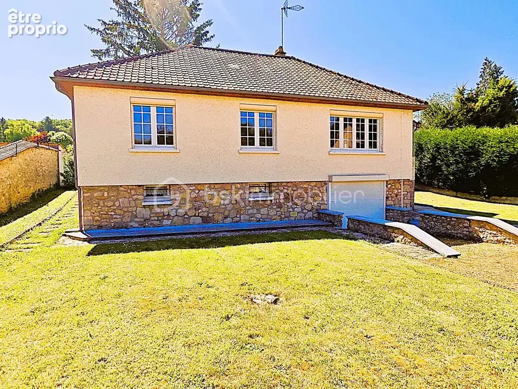 Maison de plain-pied de 80 m² sur sous-sol total sur terrain entièrement constructible et divisible de 1457 m² - photo 1