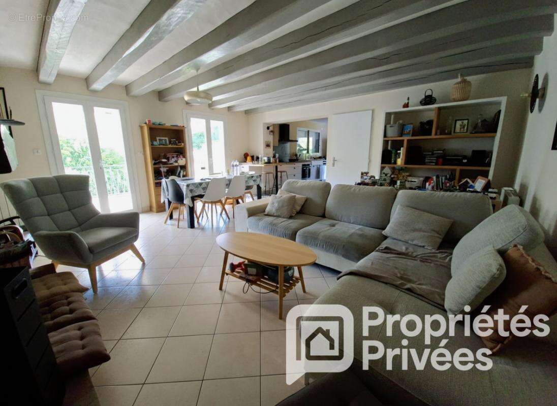 EXCLUSIVITE A VENDRE  37230 Fondettes centre, Maison 7 pièces 120 m² , jardin arboré et clos, garage, cave - photo 3