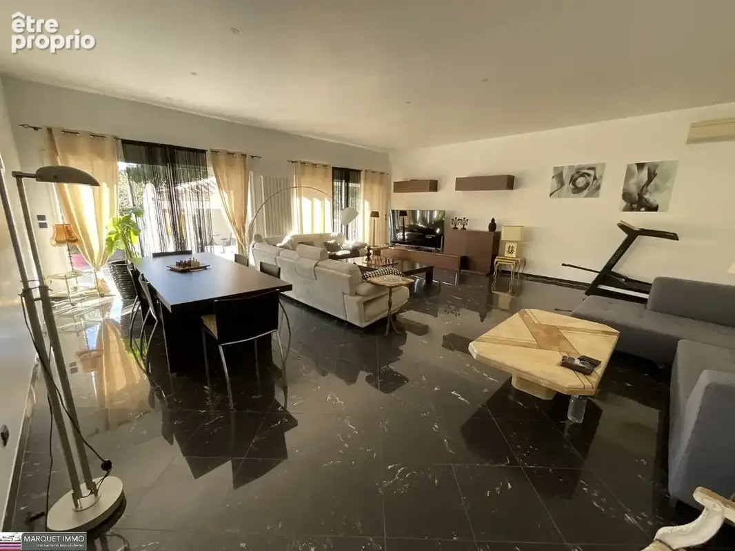 Coup de cur assuré pour cette superbe villa d'architecte T6 offrant 214 m² sur 902 m² de terrain clos paysagé et intimiste... - photo 4