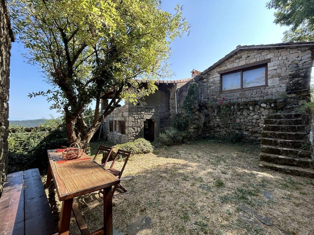 Maison à CREYSSEILLES