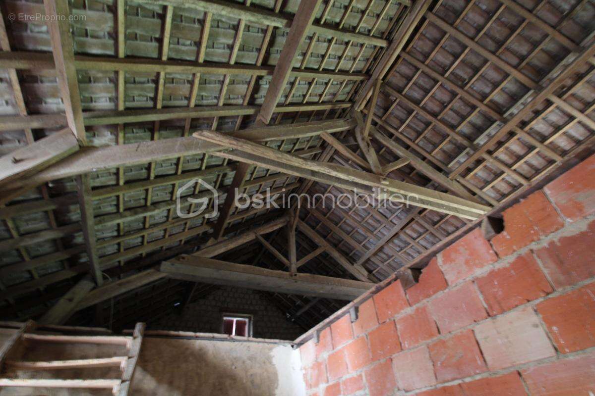 Maison à rénover avec dépendances - photo 9
