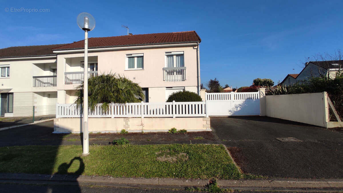 Maison à CHATELLERAULT