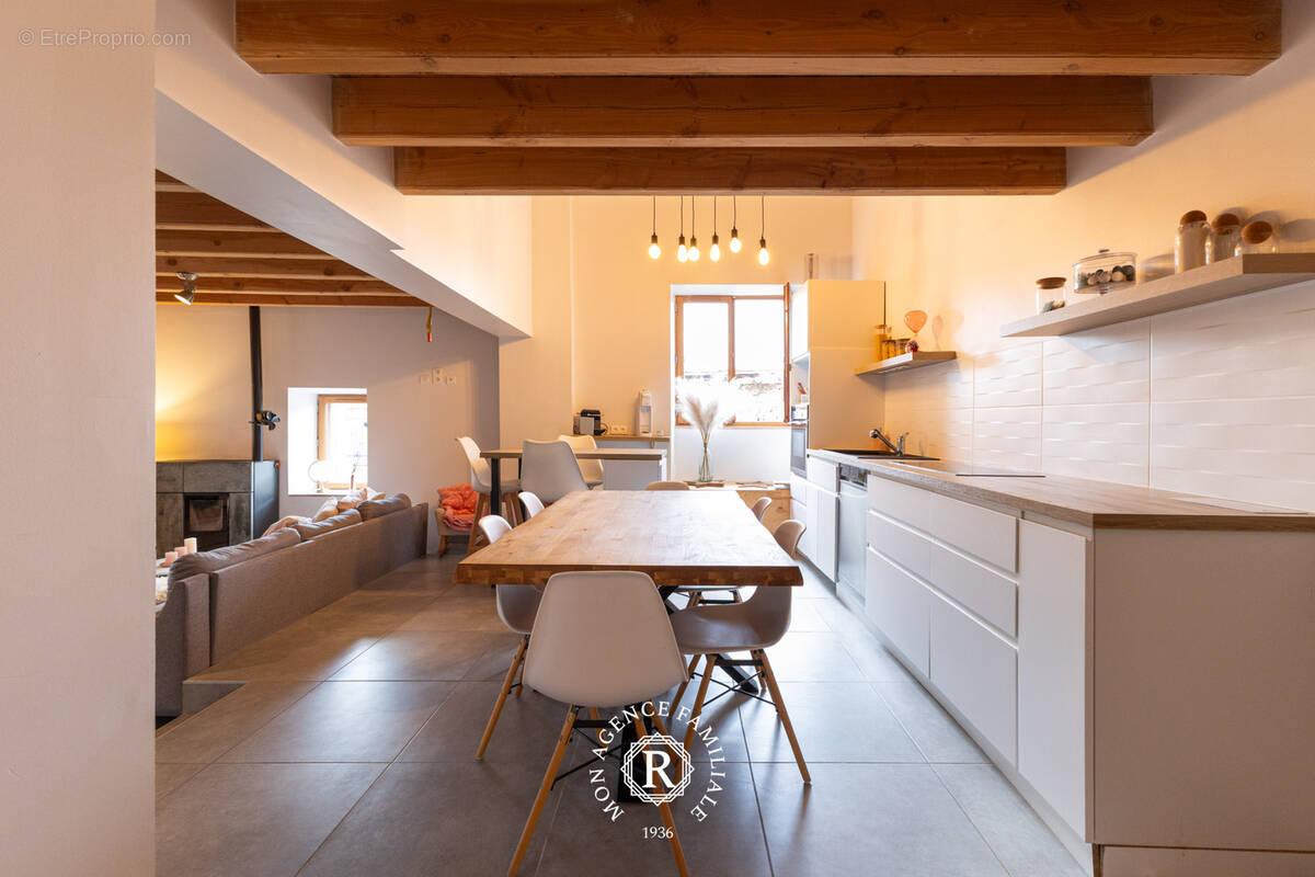 Maison à VIC-LE-COMTE