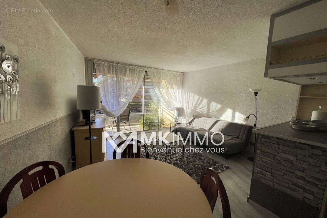 Appartement à SAINT-LAURENT-DU-VAR