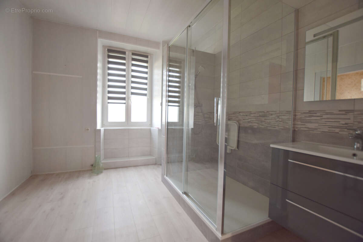 Maison à VIEUX-CHARMONT