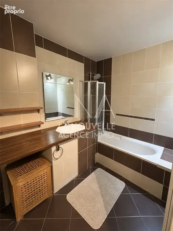 T4 82m² avec balcon vue dégagée - photo 2