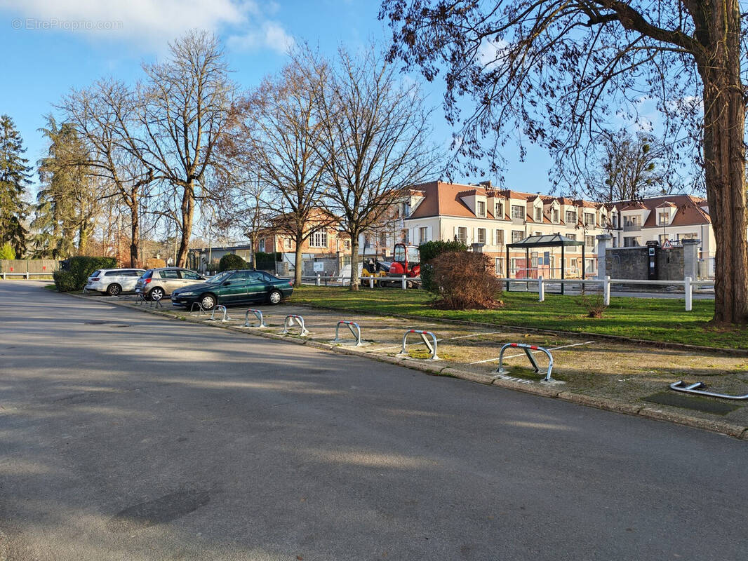 Parking à L'ISLE-ADAM