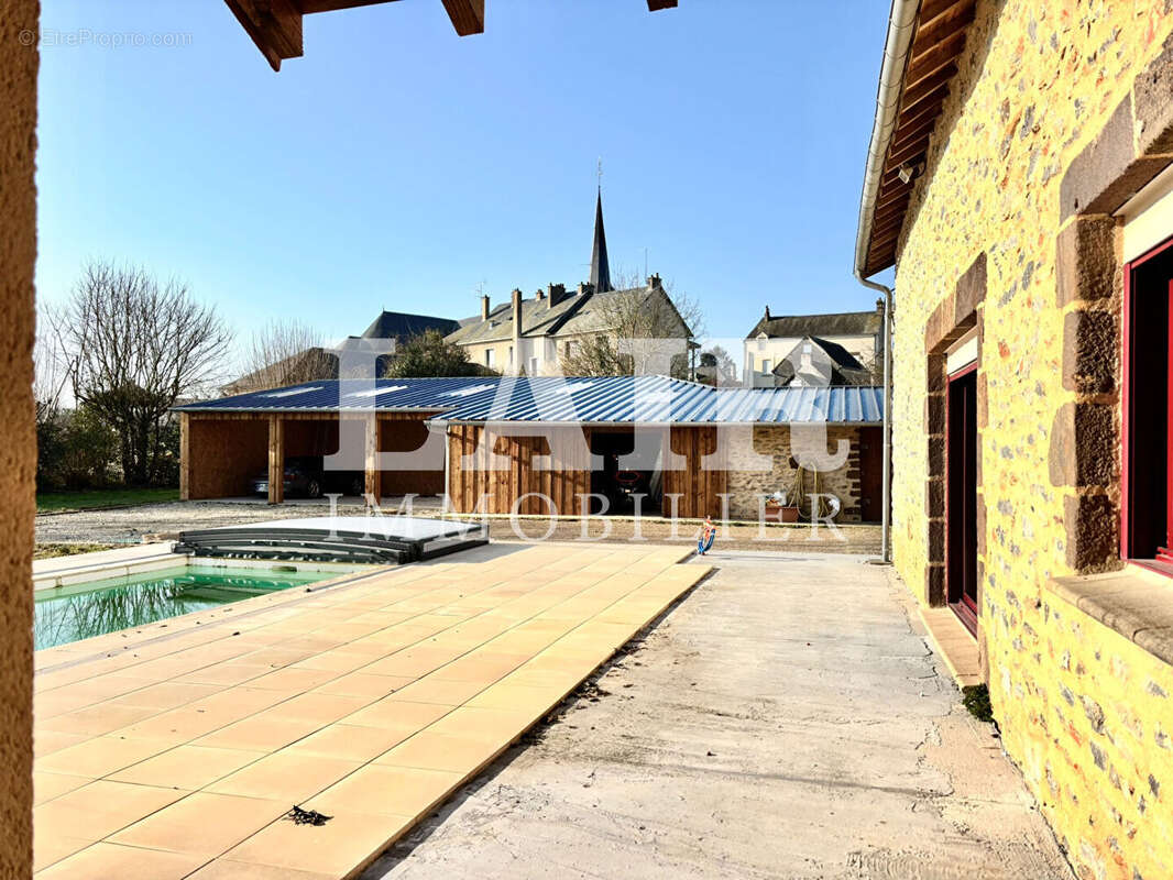 Maison à SAINT-AUBIN-DE-LOCQUENAY