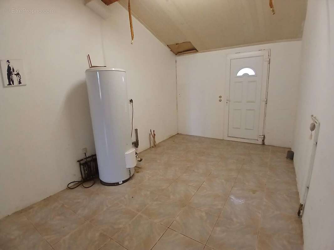 Jolie maison en pierre à rénover - photo 6