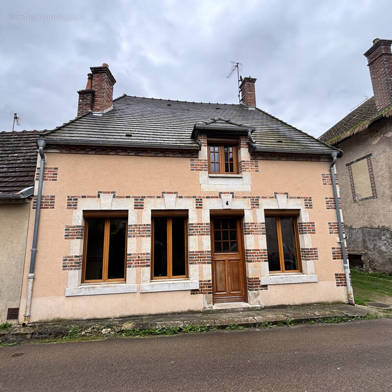 Maison à SAINT-AMAND-EN-PUISAYE
