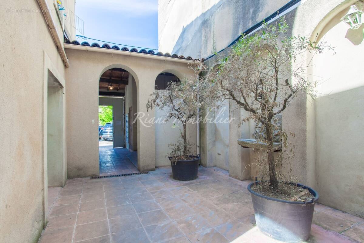 Appartement à L'ISLE-SUR-LA-SORGUE