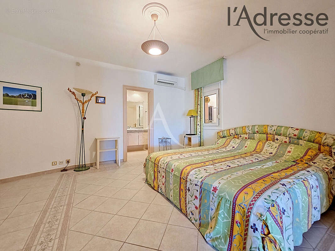 Villa d'exception sur les hauteurs de Mandelieu ! - photo 16
