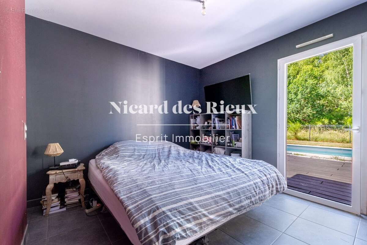 chambre 1 - Maison à COMPREIGNAC