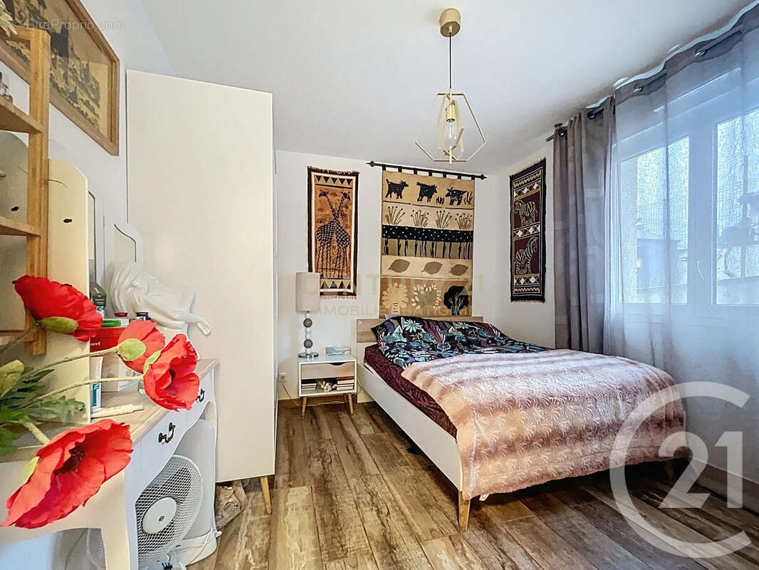 Maison 165 m² à Saint-Alban-De-Roche  - photo 5