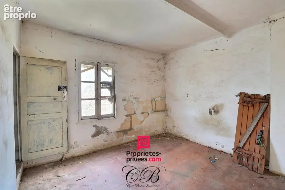 Maison à rénover en pierre - terrain 292 m² - garage - Arles Trinquetaille - photo 6