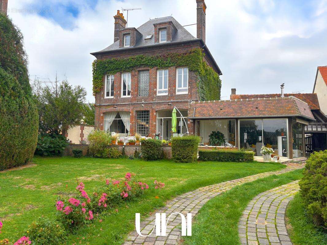 Maison à MEZIDON-CANON