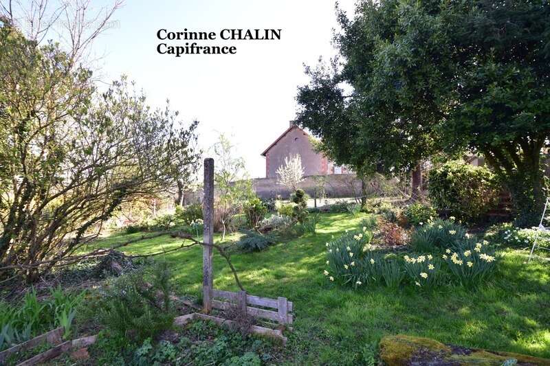 Maison à MONTCOMBROUX-LES-MINES