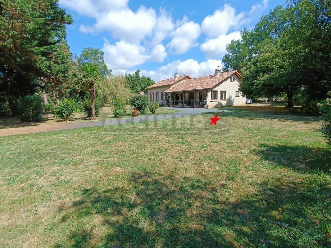 Maison à LABRUGUIERE