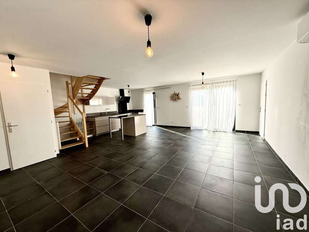 Photo 2 - Maison à REMOULINS