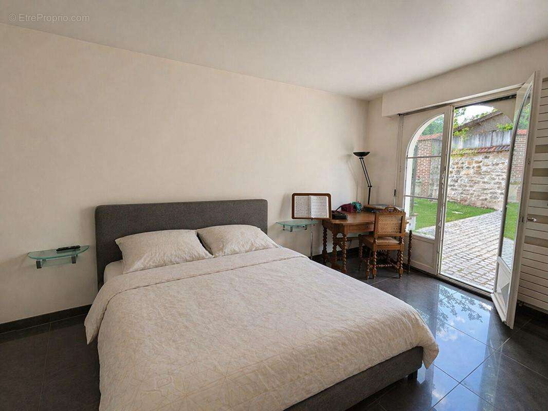 Appartement à LA GARENNE-COLOMBES