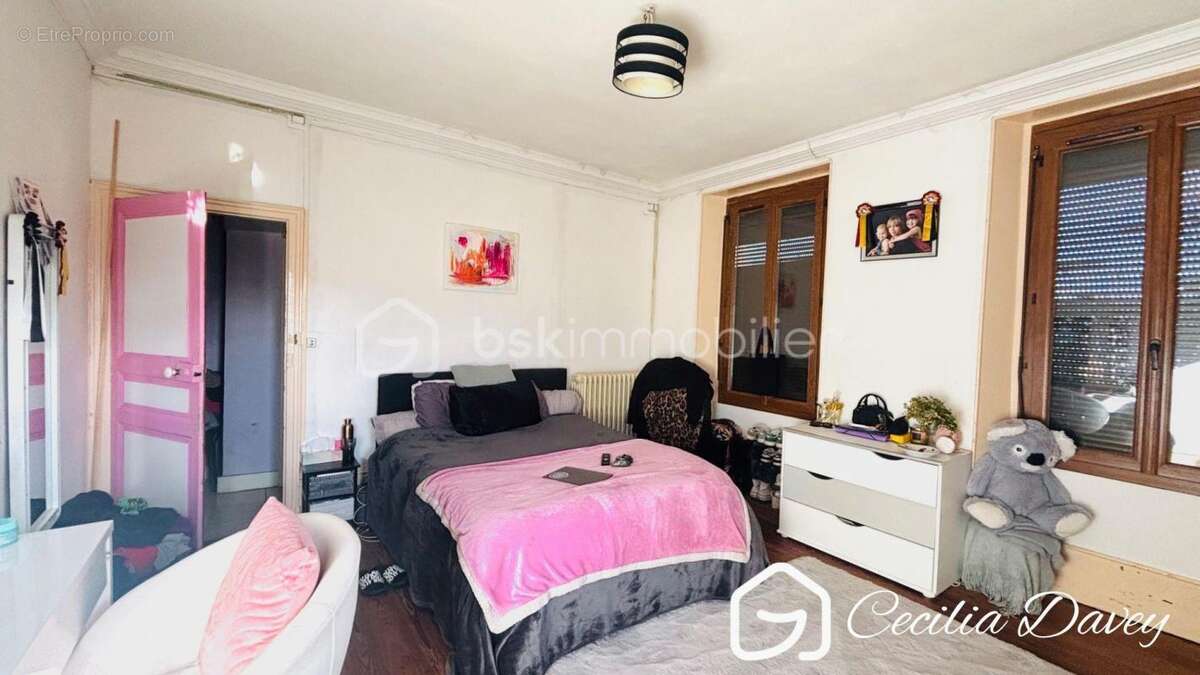 Maison à VILLENEUVE-SUR-YONNE