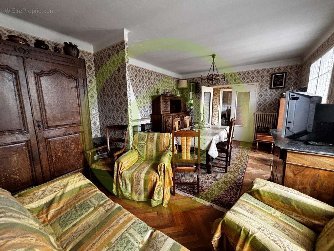 Maison à SAINT-MEDARD-LA-ROCHETTE