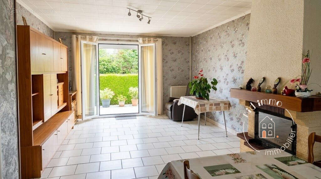Maison à CORMEILLES