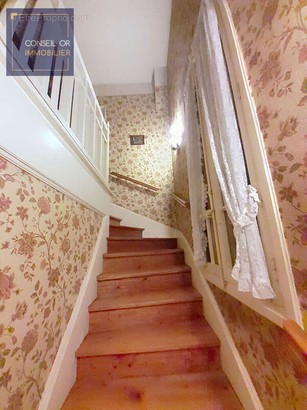 Maison à SAINT-GENIS-LAVAL