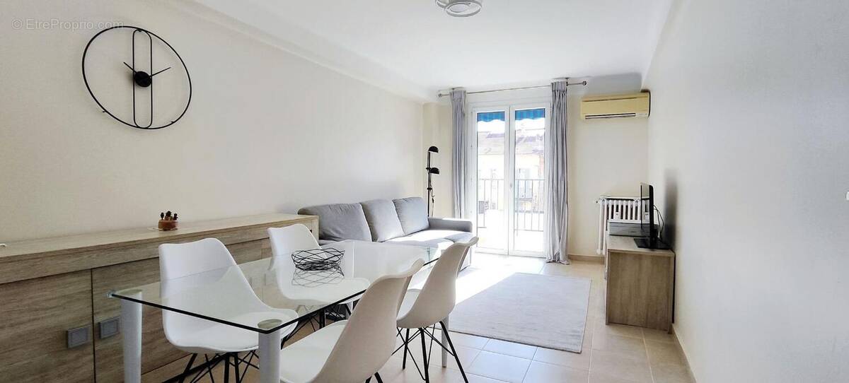 Appartement à VALLAURIS