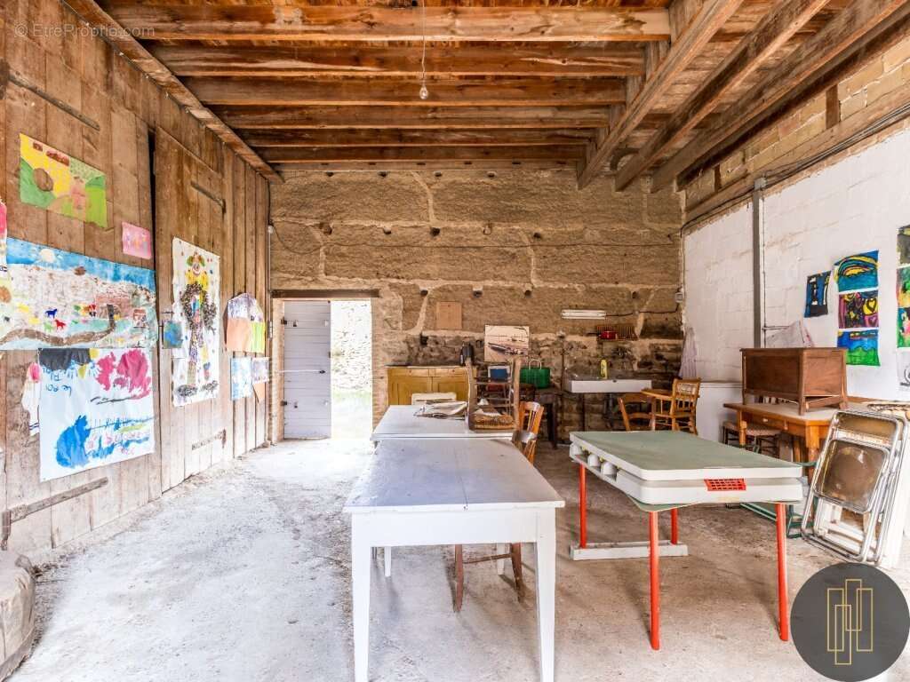 Maison à SAINT-ETIENNE-LA-VARENNE