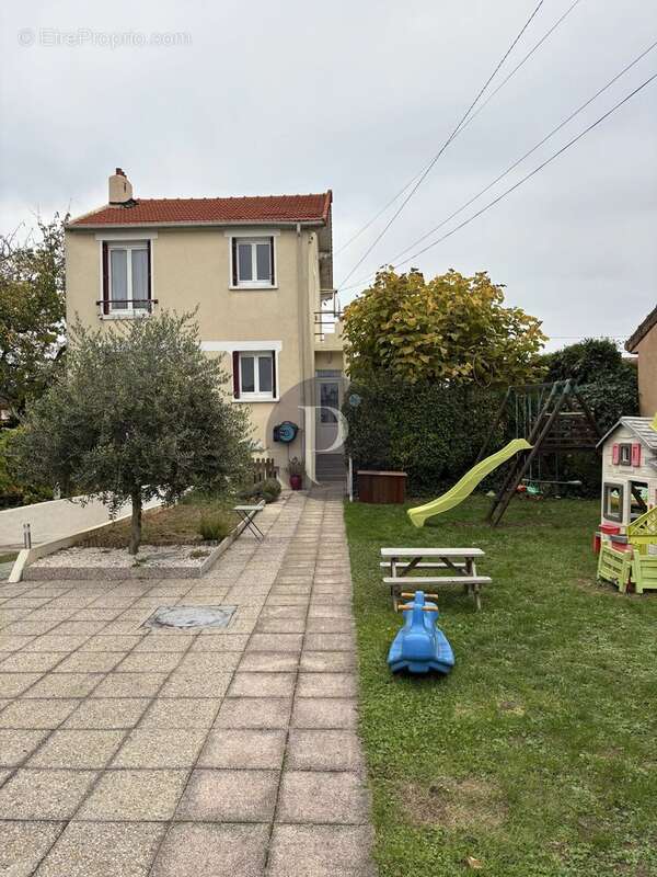 Maison à SAVIGNY-SUR-ORGE