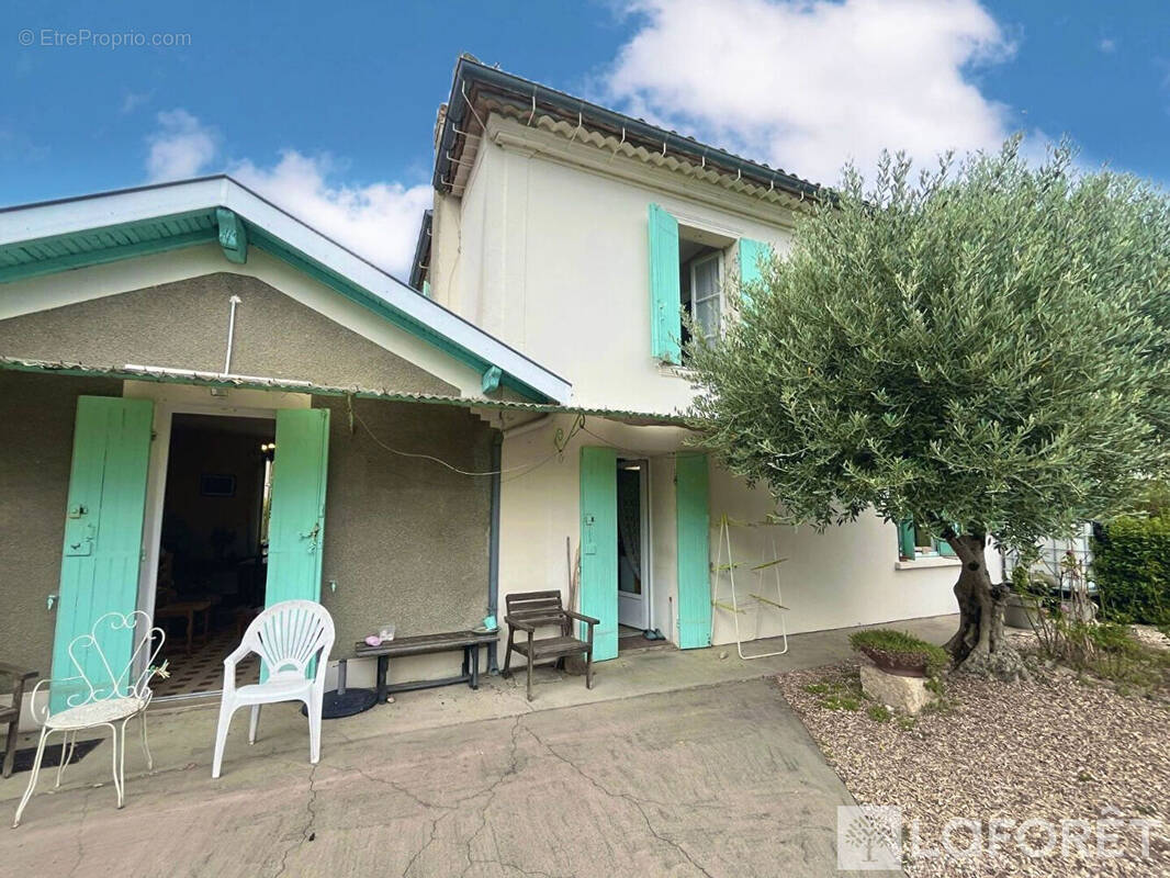 Maison à AMBARES-ET-LAGRAVE