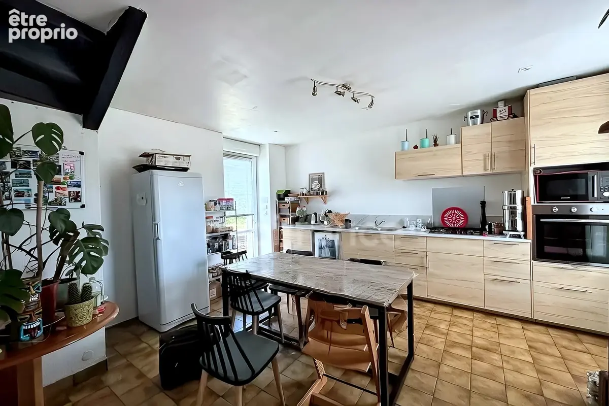 Charmante maison en pierre de 122m², 3 chambres avec jardin, terrasse, cave à GUENGAT(29) - photo 5