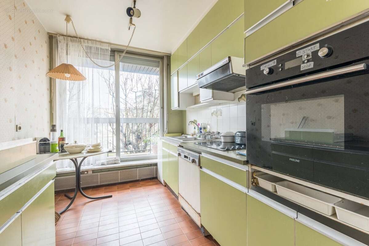 Appartement à PARIS-16E