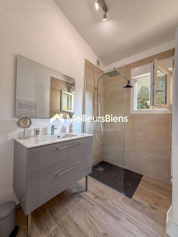 Maison à ROQUEBRUNE-SUR-ARGENS